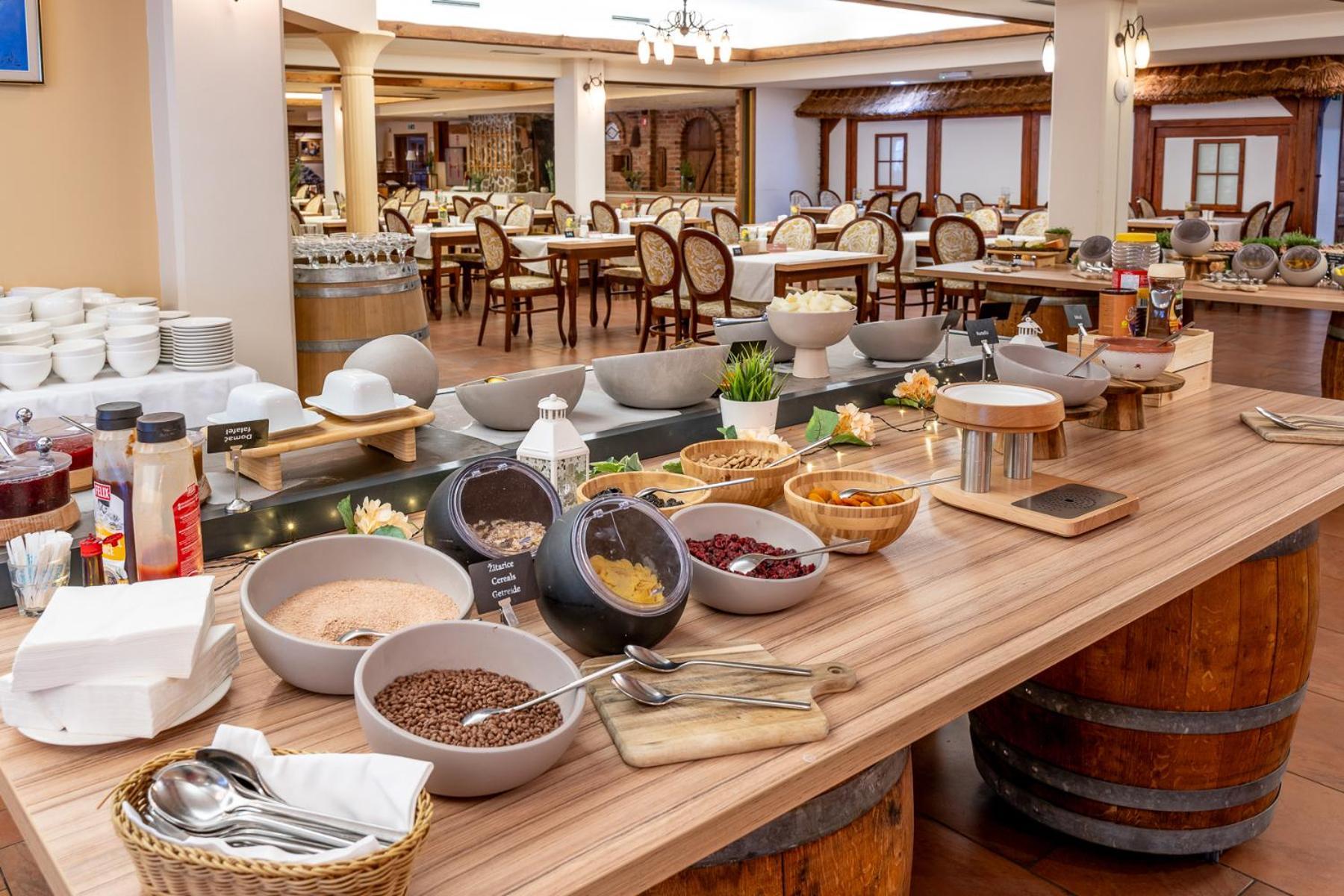 Hotel Terme Banovci - Mobilne Hiske Med Brajdami Esterno foto