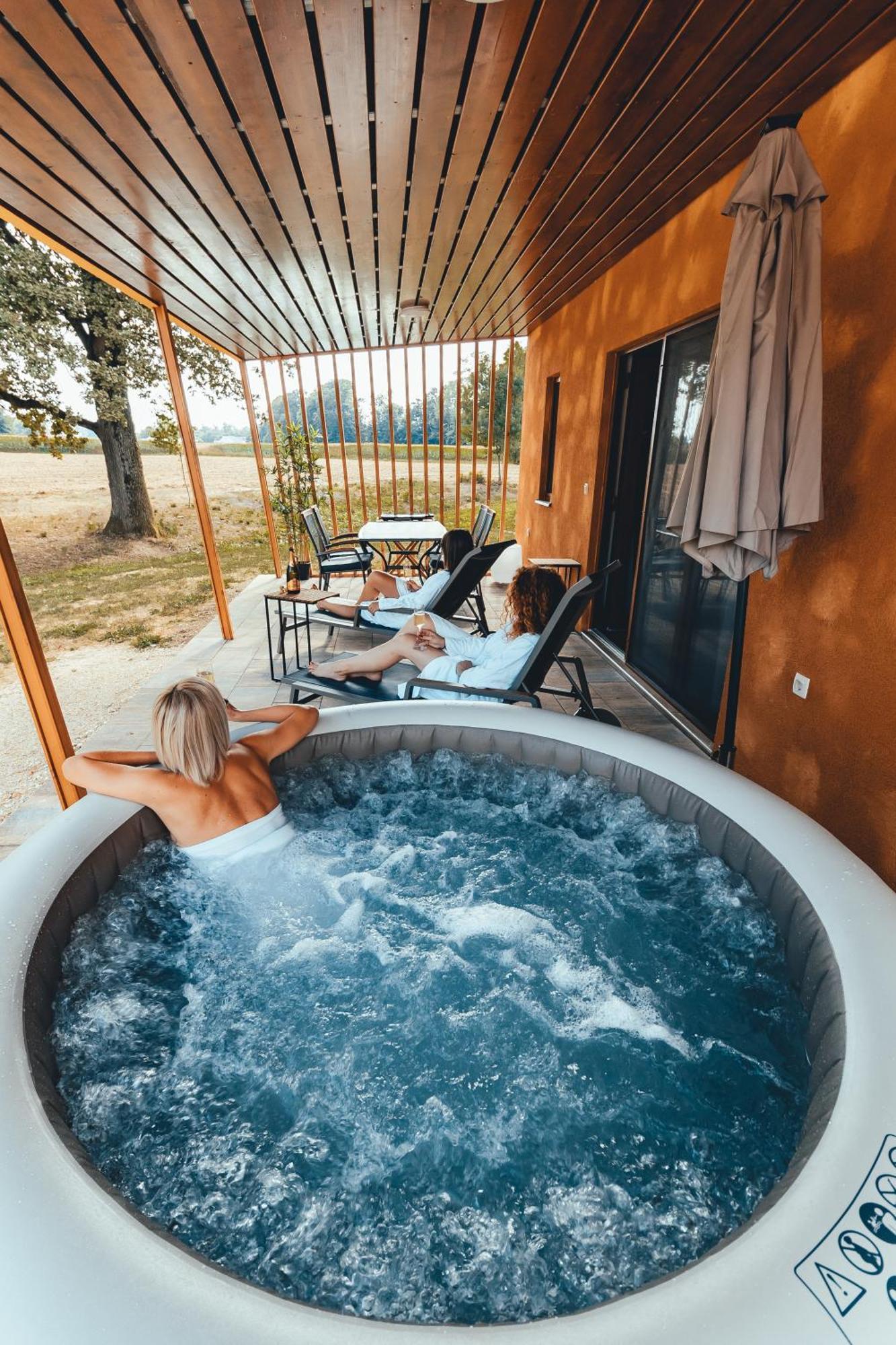 Hotel Terme Banovci - Mobilne Hiske Med Brajdami Esterno foto