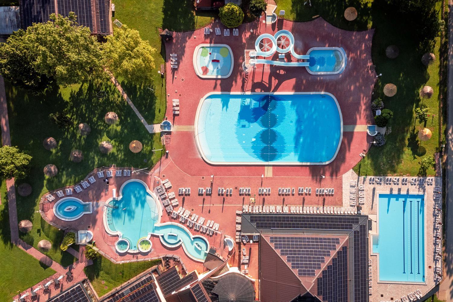 Hotel Terme Banovci - Mobilne Hiske Med Brajdami Esterno foto
